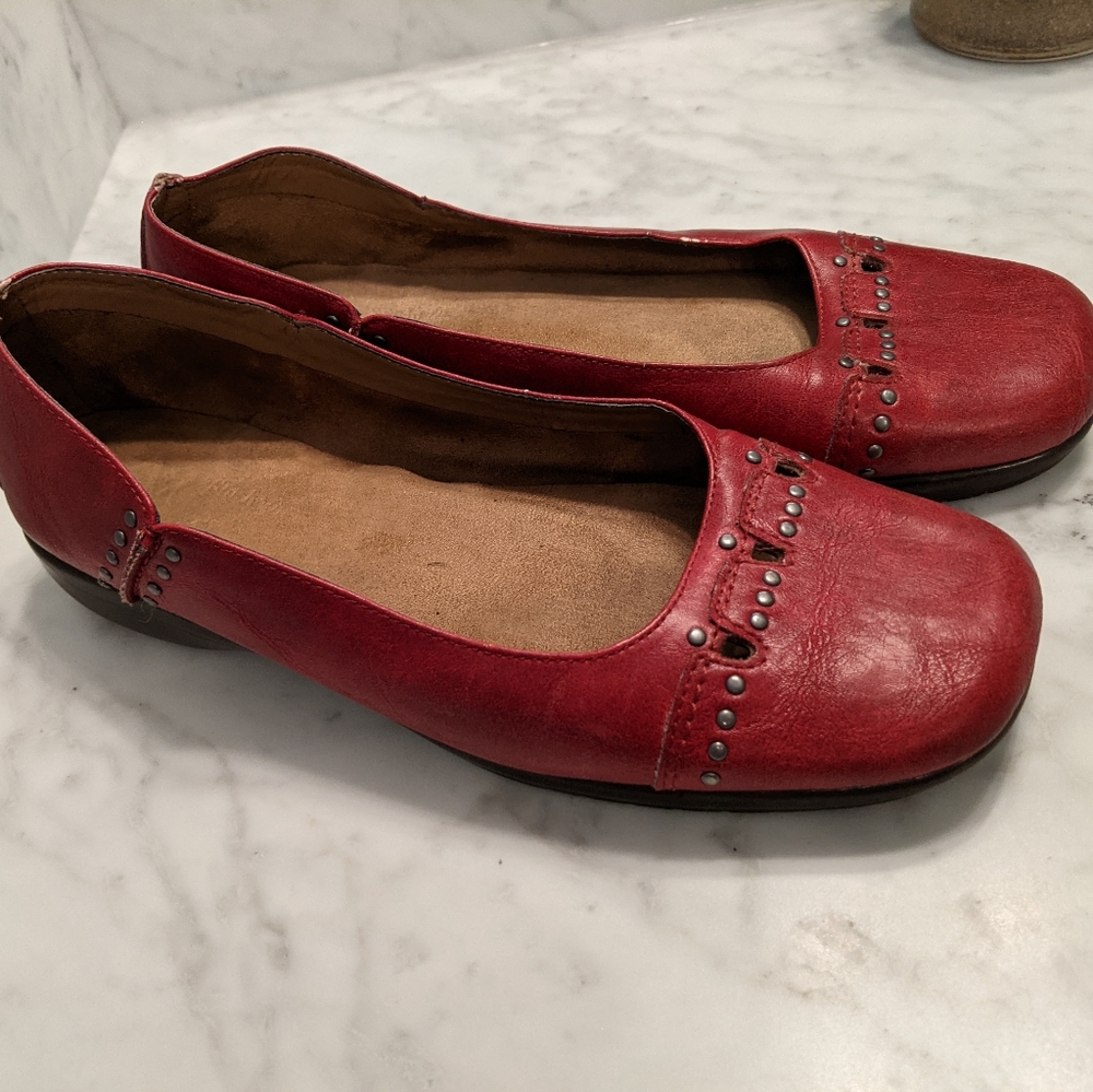 Red ballet flats